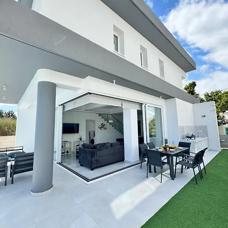 Protaras Rustic Paradise Luxury 1 * 파라림니
